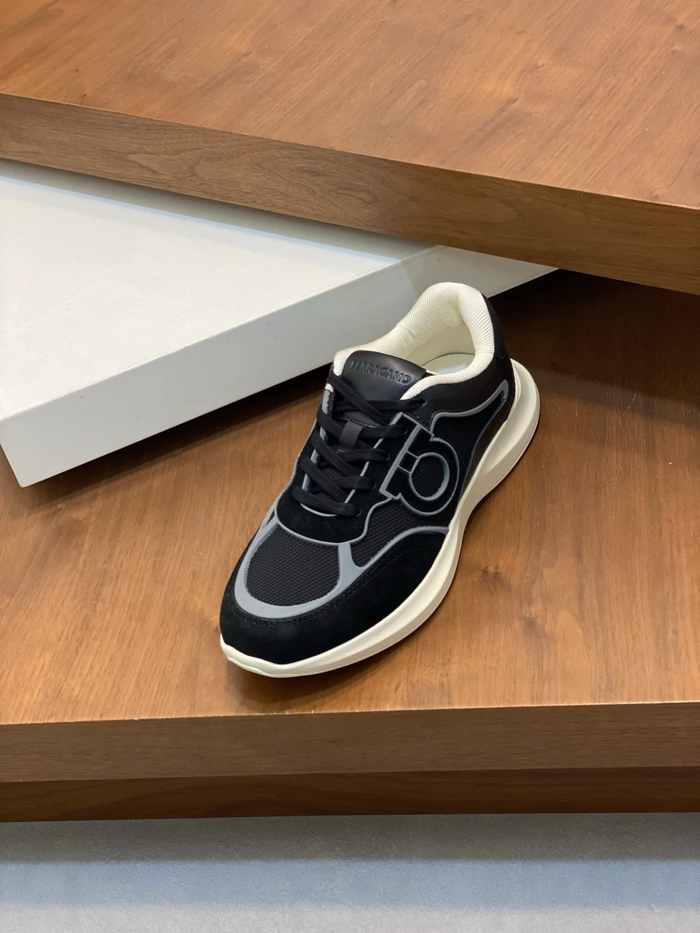 Men's men's shoes 💰700 [Ferragamo] Ferragamo - High-end quality original order - Upper: original cow suede leather with breathable mesh, brand logo sewn on the shoe body - Lining: brand canvas, foot pads; water-dyed cowhide - Outsole: rubber outsole - Super high quality control·Fine workmanship: Prominent (high-end·luxury·grade) Size: 38-44 (38 45, can be customized)
